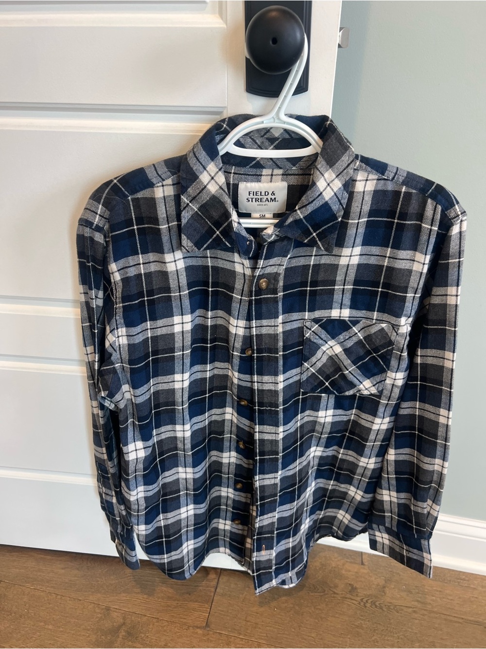 Men’s Field & Stream Navy and White Plaid Button-Down Shirt-Size Small